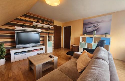 Westerstede Apartment | Ferienwohnung Ammerland-Blüte