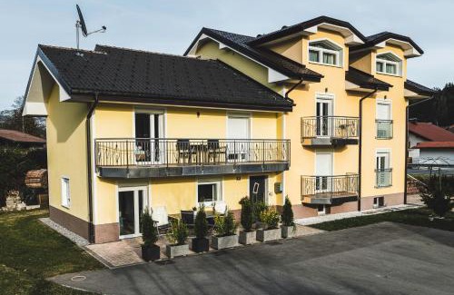Weissenbach am Lech Apartment | Ferienwohnung Schönblick