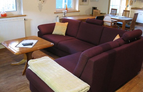 Sandhorst Apartment | Ferienwohnung Aurich Sandhorst EG mit Terrasse und kleinem Garten
