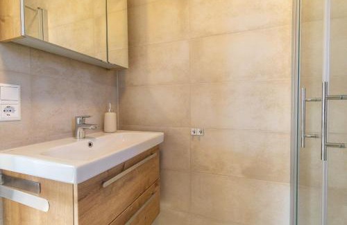 Heringhausen Apartment | Ferienwohnung Bergblick mit Balkon und Garten - familienfreundlich