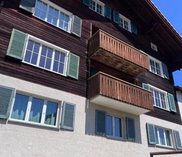 Sedrun Apartment | Ferienwohnung Bergblick