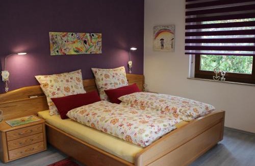 Grunbach Apartment | Ferienwohnung Bienenherz