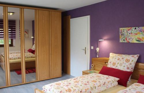 Grunbach Apartment | Ferienwohnung Bienenherz