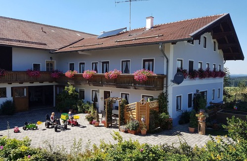 Obing Apartment | Ferienwohnung bis 4 Personen auf Bauernhof, 70 qm behindertengerecht