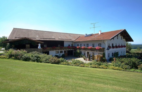 Obing Apartment | Ferienwohnung bis 4 Personen auf Bauernhof, 70 qm behindertengerecht