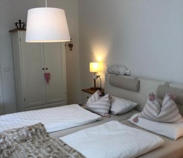 Riedenburg Apartment | Ferienwohnung Burgenblick mit Blick auf Riedenburg