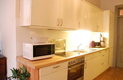 Leer Apartment | Ferienwohnung Rotkäppchen - Ferienwohnungen Märchenhaus Domke 15133