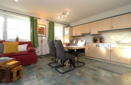 Ostseebad Wustrow Apartment | Ferienwohnung mit Balkon und Eingeschränktem Ostseeblick Direkt Hinter der Düne
