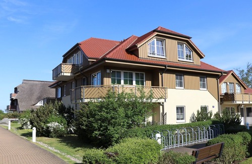 Ostseebad Wustrow Apartment | Ferienwohnung mit Balkon und Eingeschränktem Ostseeblick Direkt Hinter der Düne