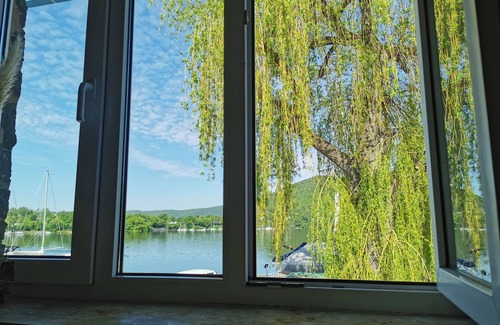 Edertal Apartment | Ferienwohnung Direkt am Strand mit Edersee Blick/Edertal/Rehbach