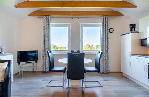 Tannenhausen Apartment | Ferienwohnung Ebbe mit Loggia und schönem Ausblick am Badesee Tannenhausen