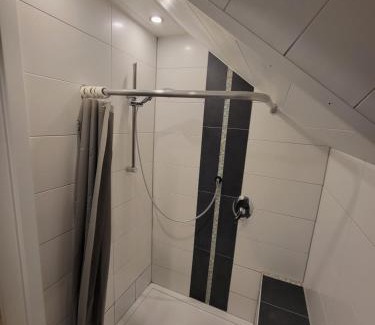 Guenzburg Apartment | Ferienwohnung Esen OG