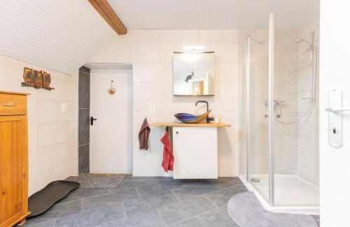 Schwerinsdorf House | Ferienwohnung Eulennest, 35230