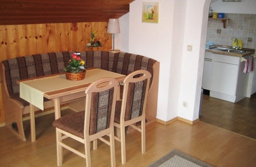 Bischofswiesen Apartment | Ferienwohnung für 1-4 Pers., 65 m², 2 Schlafzimmer, Wohnzimmer, Kochnische, 2 Bäder mit Dusche/WC, Balkon
