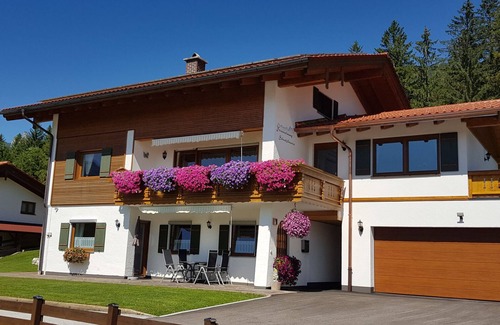 Bischofswiesen Apartment | Ferienwohnung für 2-4 Pers., 2 Schlafzimmer, Wohnzimmer, Terrasse