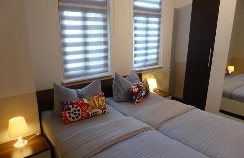 Jena Apartment | Ferienwohnung Friedrich Schiller, 2 Schlafzimmer, Balkon,kostenloses WiFi, nähe Zentrum,