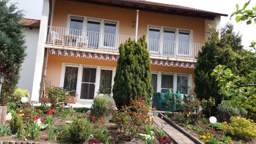 Zirndorf Apartment | Ferienwohnung Hegenauer