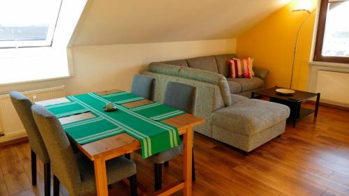 Bad Konig Apartment | Ferienwohnung Hirtenberg