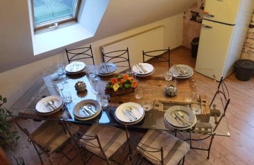 Weidhausen Apartment | Ferienwohnung Ho Men No One