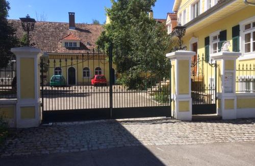 Lauchringen Apartment | Ferienwohnung im Grünen auf idyllisch gelegenen Gutshof und doch so zentral