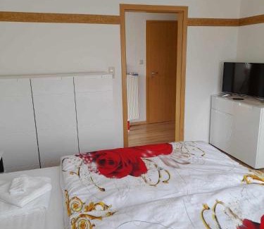 Rhauderfehn Bed & Breakfast | Ferienwohnung im FEWO Rosenhaus Volz
