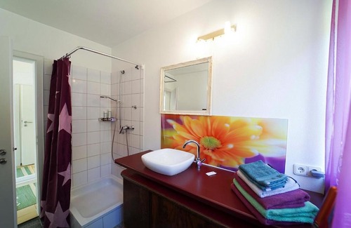 Bad Urach Apartment | Ferienwohnung im Haus Lotus mit großem Balkon und Garten