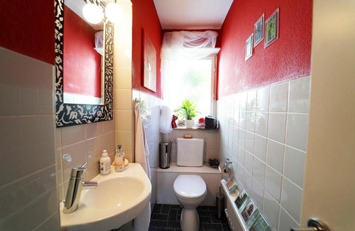 Bad Urach Apartment | Ferienwohnung im Haus Lotus mit großem Balkon und Garten