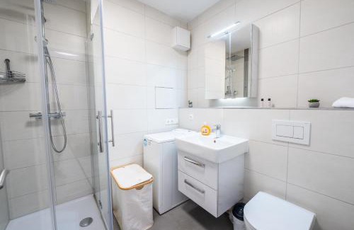 Gera Apartment | Ferienwohnung in Gera Lisa, Sehr ruhige Lage, Blick ins Grüne, Hochwertig renoviert, WLAN und Parkplatz GRATIS
