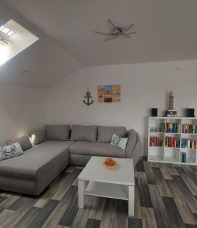 Neuharlingersiel Apartment | Ferienwohnung Krabbe im Haus-Neuharlingersiel