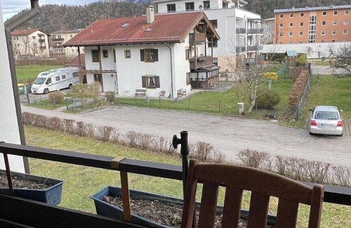 Bad Reichenhall Apartment | Ferienwohnung Lea mit 2 Schlafzimmern und Balkon