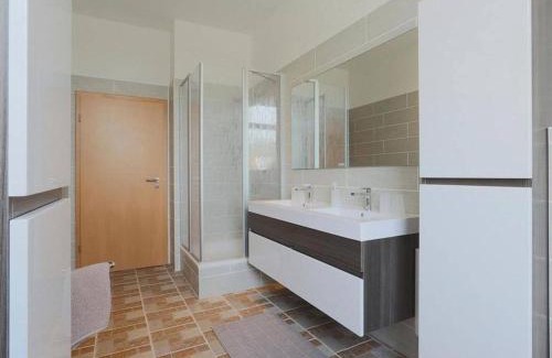 Butjadingen Apartment | Ferienwohnung Leuchtfeuer - Hof Sinswürden