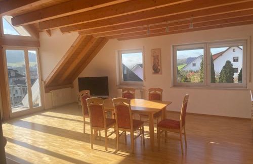 Blumberg Apartment | Ferienwohnung Loder Dachgeschoss