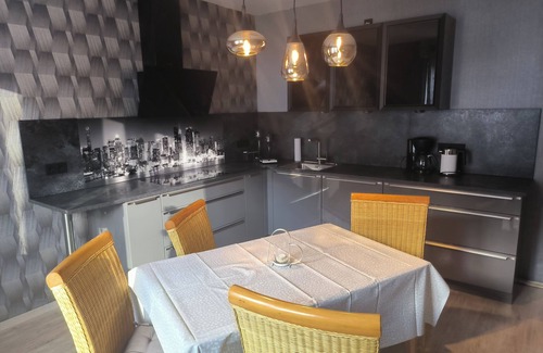 Brilon Apartment | Ferienwohnung mit 65qm, 2 Schlafzimmer, 1 Wohn- und Schlafraum, max für 4 Personen