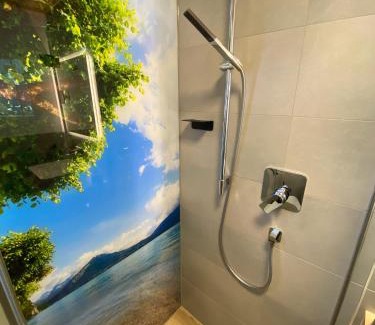 Oy Apartment | Ferienwohnung mit eigenem Garten und Bergblick