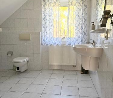 Esens Apartment | Ferienwohnung Muschel 2 mit gemeinschaftlichen Garten, Bensersiel