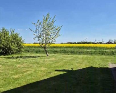 Esens Apartment | Ferienwohnung Muschel 2 mit gemeinschaftlichen Garten, Bensersiel