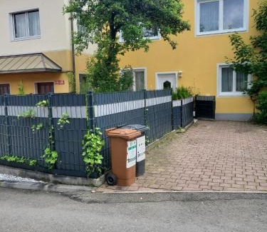 Judenburg Apartment | Ferienwohnung nähe Red Bull Ring mit eingezäunten Garten