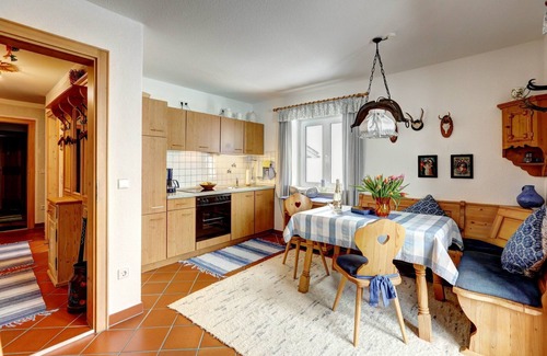 Stanggaß Apartment | Ferienwohnung Nr. 02 "Kehlstein" für 1-2 Pers., ca. 54 qm, Schlafzimmer, Wohnraum, Küche, Balkon