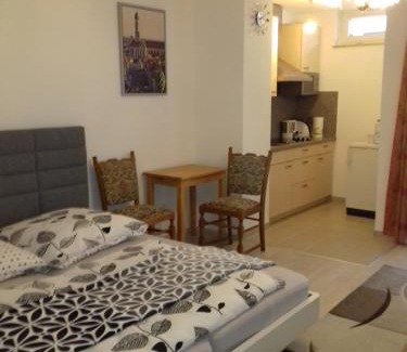 Pfersee-Nord Apartment | Ferienwohnung Pfersee mit Terasse