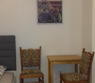 Pfersee-Nord Apartment | Ferienwohnung Pfersee mit Terasse