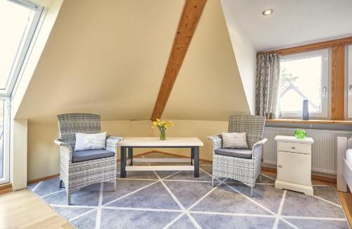 Altenwalde Apartment | Ferienwohnung Raffael 100 qm, 2 große Betten im Wohnzimmer