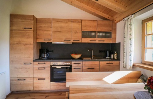 Bad Aibling Apartment | Ferienwohnung Rapunzel OG mit Balkon und 2 Schlafzimmer