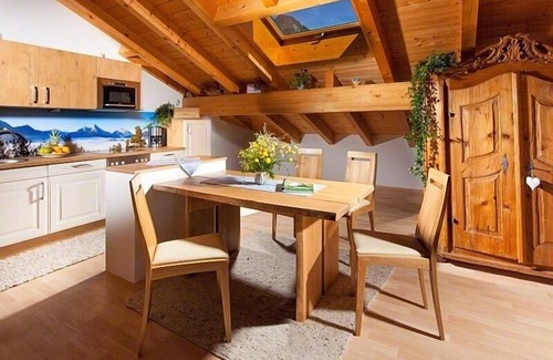 Bischofswiesen Apartment | Ferienwohnung Watzmann für 2-7 Personen, ca. 90 m², 2 sep. Schlafzimmer, Wohnküche, Balkon, 2 Zustellbetten