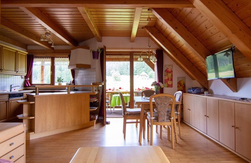 Oberreichenbach Apartment | Ferienwohnung Weiherblick, 45qm, 1 Schlafzimmer, max. 4 Personen