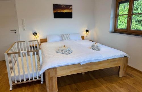 Burgberg Apartment | Ferienwohnung Weiherblick