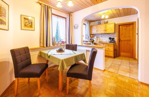 Ruhpolding Apartment | Ferienwohnung Westernberg 52qm, Balkon, Kochn., 1 Schlafz., 1 Wohnz., Nr 2, Wlan