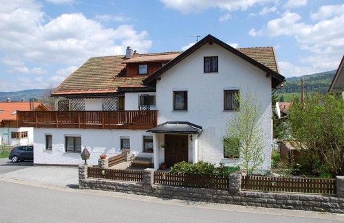 Frauenau Apartment | Ferienwohnung zentral gelegen perfekt für Familien geeignet, mit WLAN