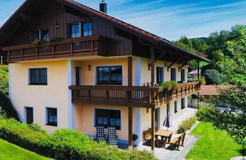Barnzell Apartment | Ferienwohnungen Holzferienhäuser Leithenwald