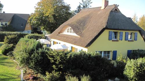 Wieck auf dem Darss Apartment | Ferienwohnungen Reetwinkel in Wieck