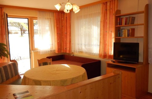 Irdning Apartment | Ferienwohnungen Rojer - Apartment/living room/bedroom/shower, WC